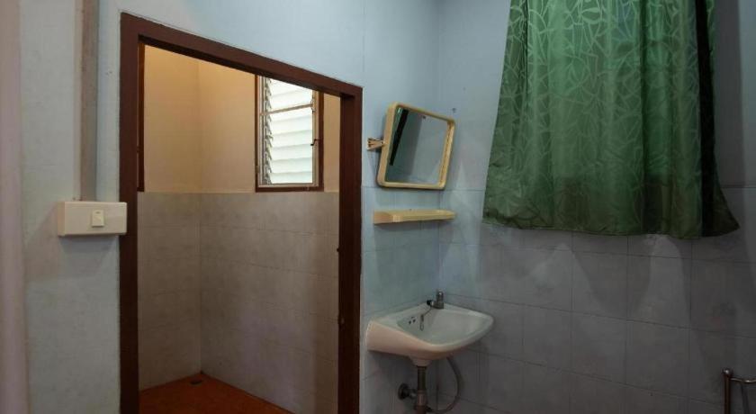 โอโย 402 รักนที รีสอร์ต Hotel นครปฐม ภายนอก รูปภาพ